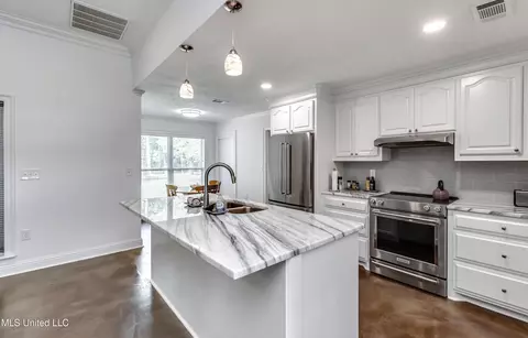 Kitchen - 418 Barksdale Rd, Brandon, MS 39047 photo 3 of 7