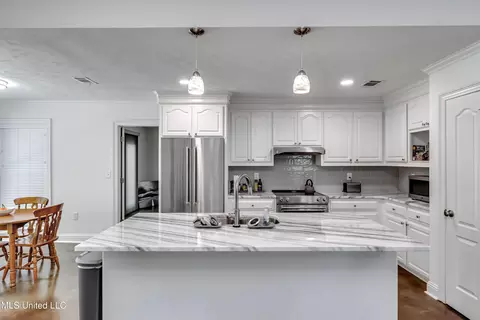 Kitchen - 418 Barksdale Rd, Brandon, MS 39047 photo 1 of 7