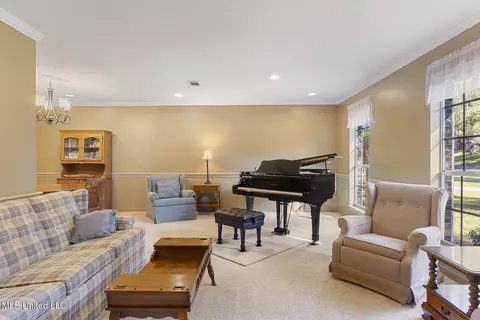 Living - 69 Terrapin Dr, Brandon, MS 39042 photo 5 of 6