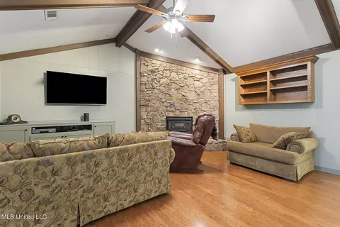 Living - 69 Terrapin Dr, Brandon, MS 39042 photo 3 of 6