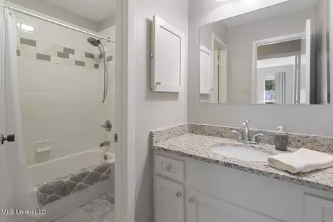 Bath - 69 Terrapin Dr, Brandon, MS 39042 photo 5 of 5