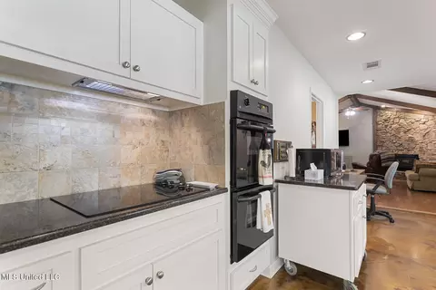 Kitchen - 69 Terrapin Dr, Brandon, MS 39042 photo 2 of 4