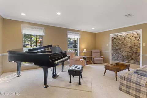 Living - 69 Terrapin Dr, Brandon, MS 39042 photo 6 of 6