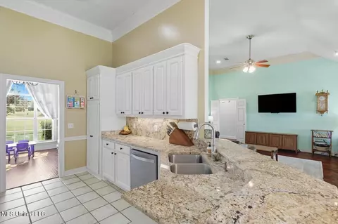 Kitchen - 345 Avalon Way, Brandon, MS 39047 photo 1 of 4