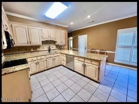 Kitchen - 4790 Conner Dr, Hernando, MS 38632 photo 2 of 4