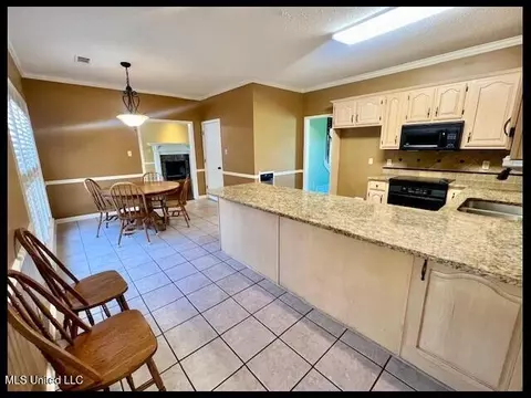 Kitchen - 4790 Conner Dr, Hernando, MS 38632 photo 4 of 4