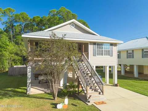 131 Northwood Dr, Pass Christian, MS 39571