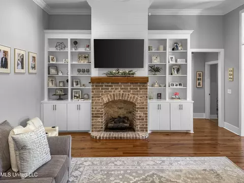Living - 183 Cornerstone Dr, Brandon, MS 39042 photo 2 of 4