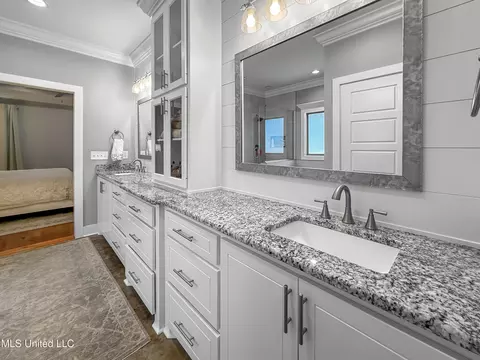 Bath - 183 Cornerstone Dr, Brandon, MS 39042 photo 2 of 6