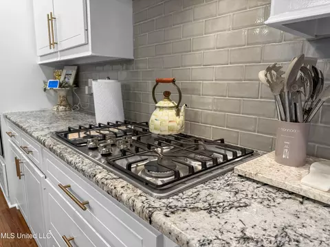 Kitchen - 183 Cornerstone Dr, Brandon, MS 39042 photo 3 of 3