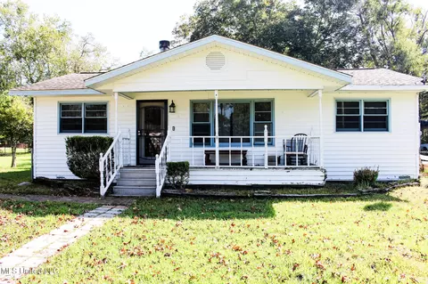 9632 Theriot Ave, Ocean Springs, MS 39565