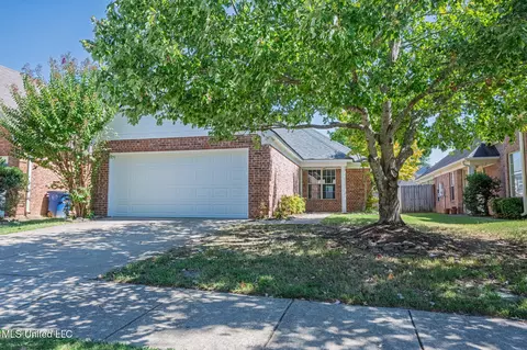 8382 Regal Bend Dr, Olive Branch, MS 38654