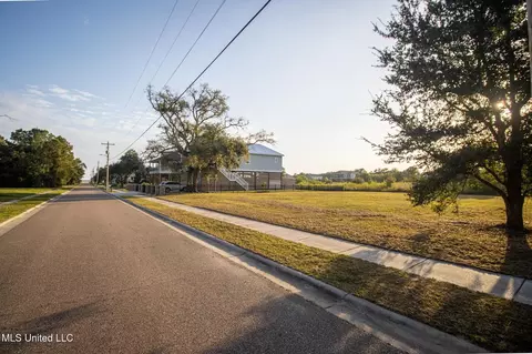 133 Markham Dr, Long Beach, MS 39560 photo 2