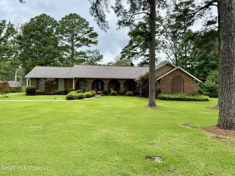 103 Poinsette Dr, Forest, MS 39074