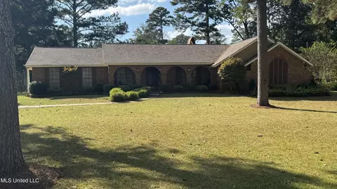 103 Poinsette Dr, Forest, MS 39074