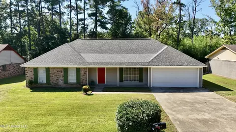 337 Woodcliff Dr, Jackson, MS 39212