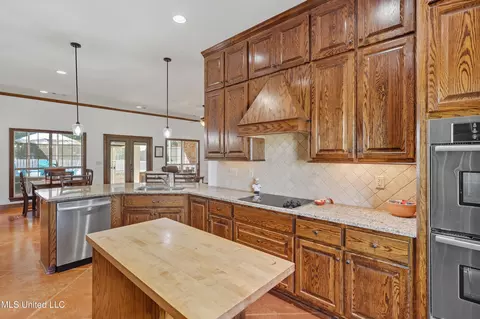 Kitchen - 130 Deer Ridge Rd, Brandon, MS 39042 photo 4 of 6