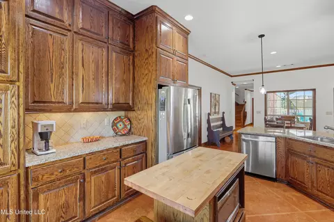 Kitchen - 130 Deer Ridge Rd, Brandon, MS 39042 photo 1 of 6