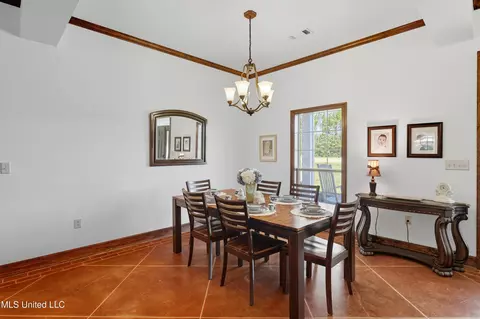 Dining - 130 Deer Ridge Rd, Brandon, MS 39042 photo 2 of 3