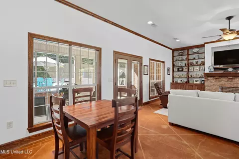 Dining - 130 Deer Ridge Rd, Brandon, MS 39042 photo 1 of 3