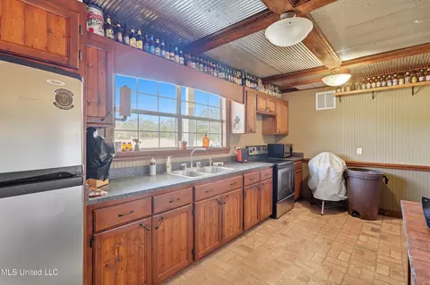 Kitchen - 130 Deer Ridge Rd, Brandon, MS 39042 photo 6 of 6