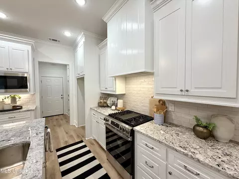 Kitchen - 219 New Haven Ln, Brandon, MS 39042 photo 3 of 4