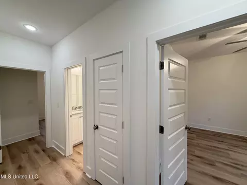 Entry Way - 219 New Haven Ln, Brandon, MS 39042 photo 2 of 2