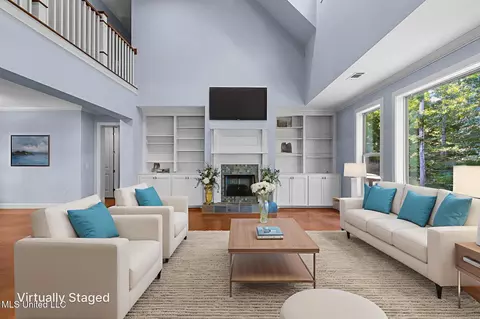 Living - 115 Ashley Dr, Brandon, MS 39042 photo 2 of 4