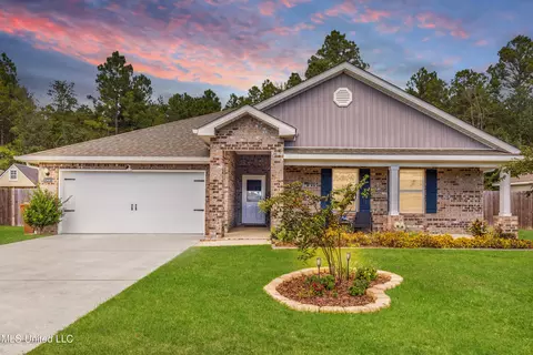 10440 Willow Leaf Dr, Gulfport, MS 39503