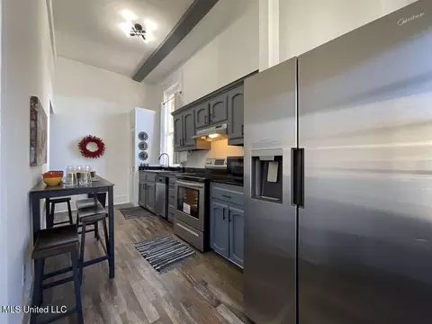 Kitchen - 1116 Main St, Natchez, MS 39120 photo 3 of 4