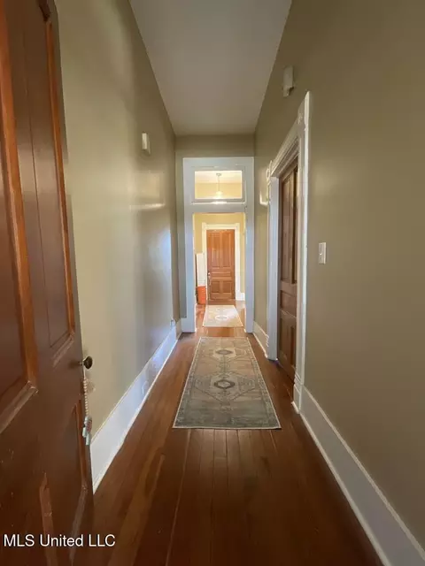 Entry Way - 1116 Main St, Natchez, MS 39120 photo 3 of 4