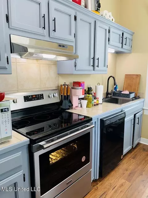 Kitchen - 1116 Main St, Natchez, MS 39120 photo 4 of 4