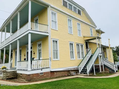 Exterior - 1116 Main St, Natchez, MS 39120 photo 8 of 12