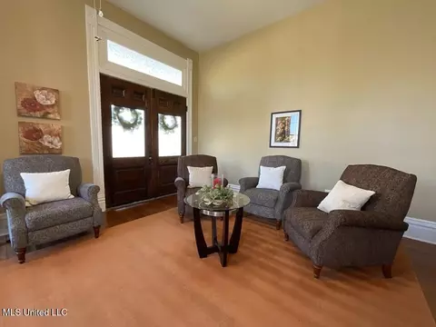 Entry Way - 1116 Main St, Natchez, MS 39120 photo 1 of 4