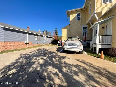 Exterior - 1116 Main St, Natchez, MS 39120 photo 12 of 12