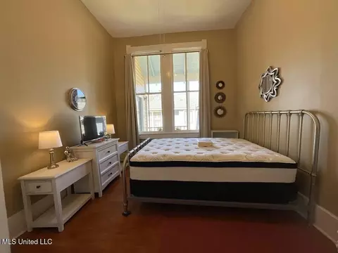 Bedroom - 1116 Main St, Natchez, MS 39120 photo 5 of 8