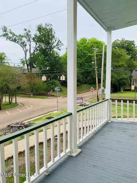 Exterior - 1116 Main St, Natchez, MS 39120 photo 3 of 12