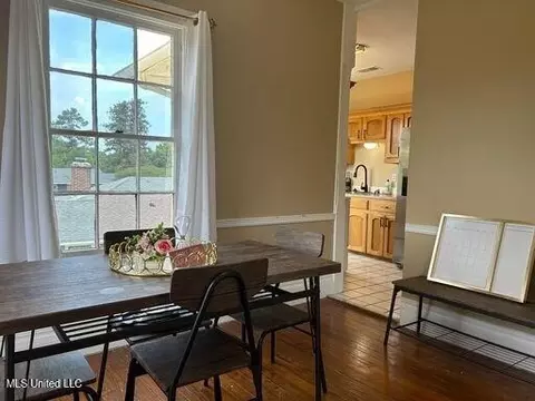 Dining - 1116 Main St, Natchez, MS 39120 photo 2 of 3