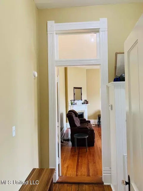 Entry Way - 1116 Main St, Natchez, MS 39120 photo 4 of 4
