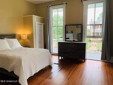 Bedroom - 1116 Main St, Natchez, MS 39120 photo 6 of 8