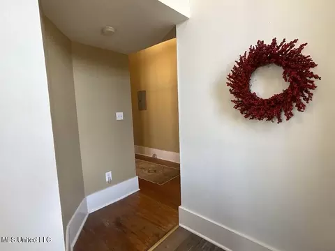 Entry Way - 1116 Main St, Natchez, MS 39120 photo 2 of 4