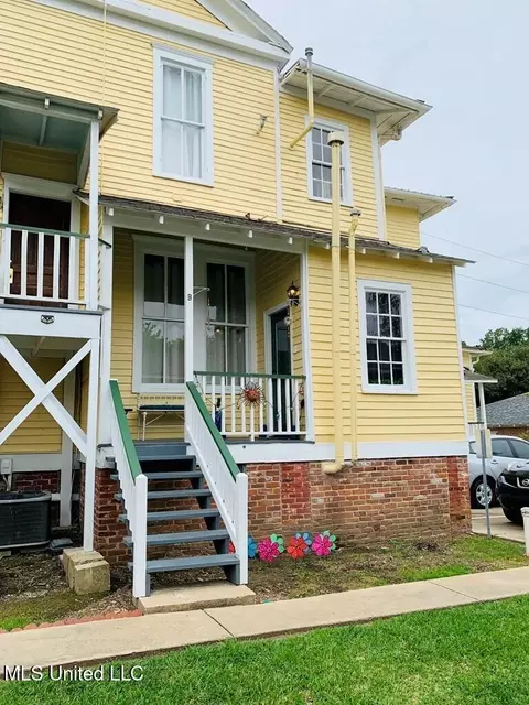 Exterior - 1116 Main St, Natchez, MS 39120 photo 6 of 12
