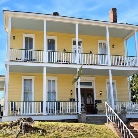 Exterior - 1116 Main St, Natchez, MS 39120 photo 1 of 12