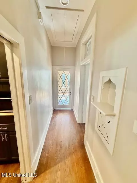 Entry Way - 511 Madison St, Natchez, MS 39120 photo 1 of 2