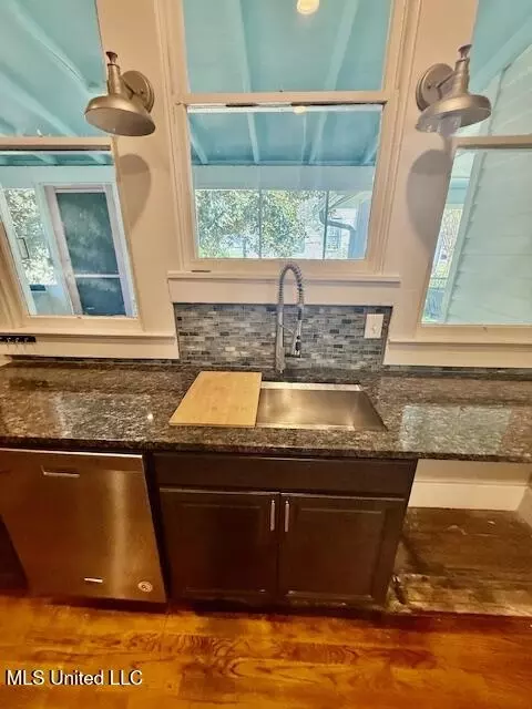 Kitchen - 511 Madison St, Natchez, MS 39120 photo 3 of 6