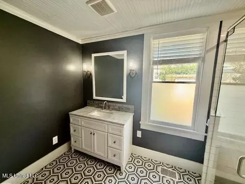 Bath - 511 Madison St, Natchez, MS 39120 photo 2 of 6