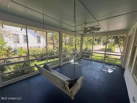 Exterior - 511 Madison St, Natchez, MS 39120 photo 3 of 15