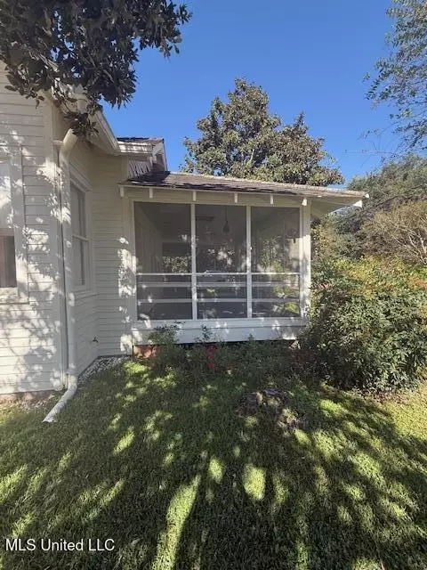 Exterior - 511 Madison St, Natchez, MS 39120 photo 10 of 15