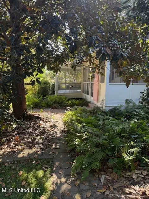 Exterior - 511 Madison St, Natchez, MS 39120 photo 6 of 15