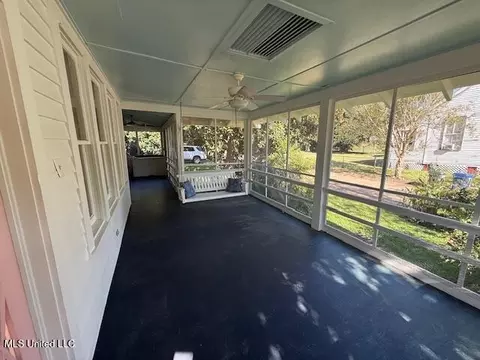 Exterior - 511 Madison St, Natchez, MS 39120 photo 4 of 15